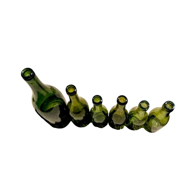 Antique Vintage Green Glass Bottles, 1910 - Picture 2 of 4